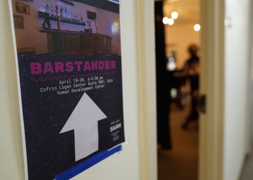 A sign that reads Barstander with an arrow marks the entrance to the training sessions